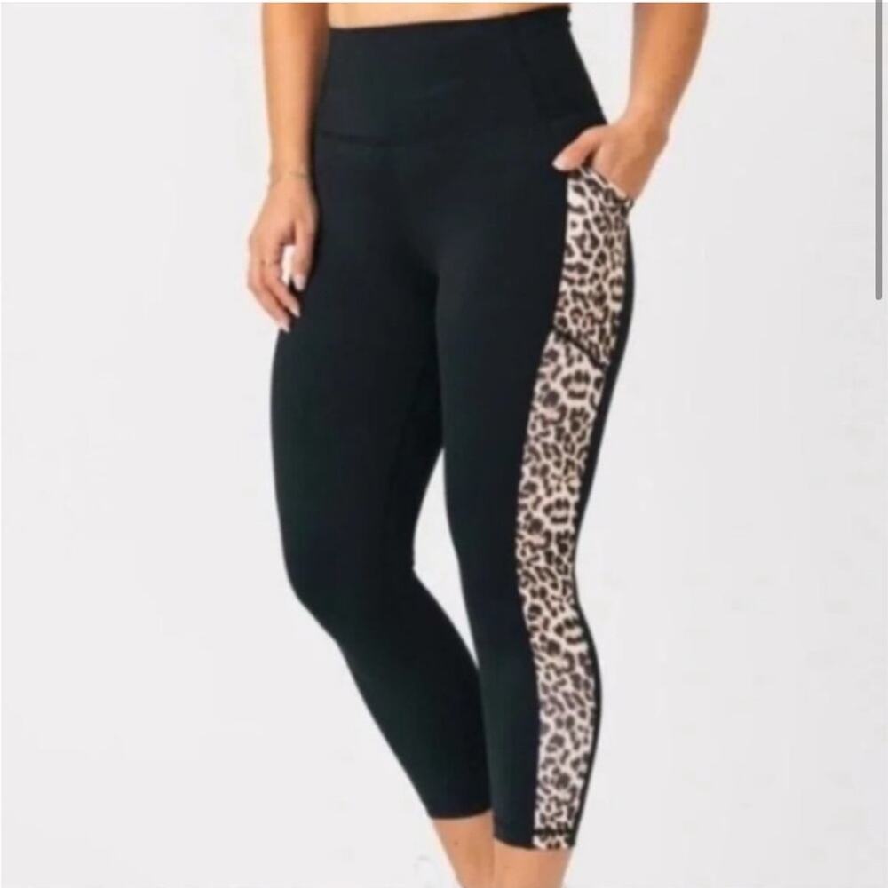 Zyia Active Brilliant Leopard Pocket High Rise Capri Animal Print Leggings 6-8